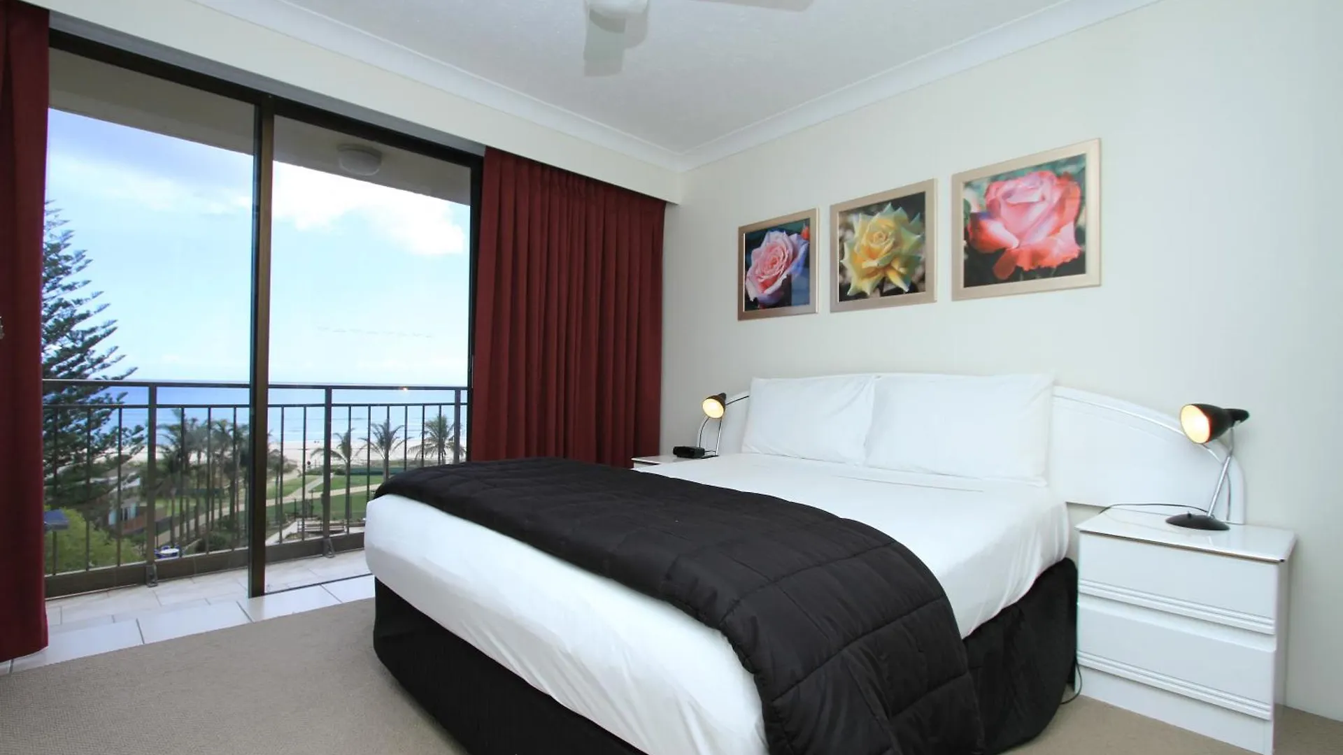 Апарт-отель Royal Palm Resort On The Beach Палм-Бич